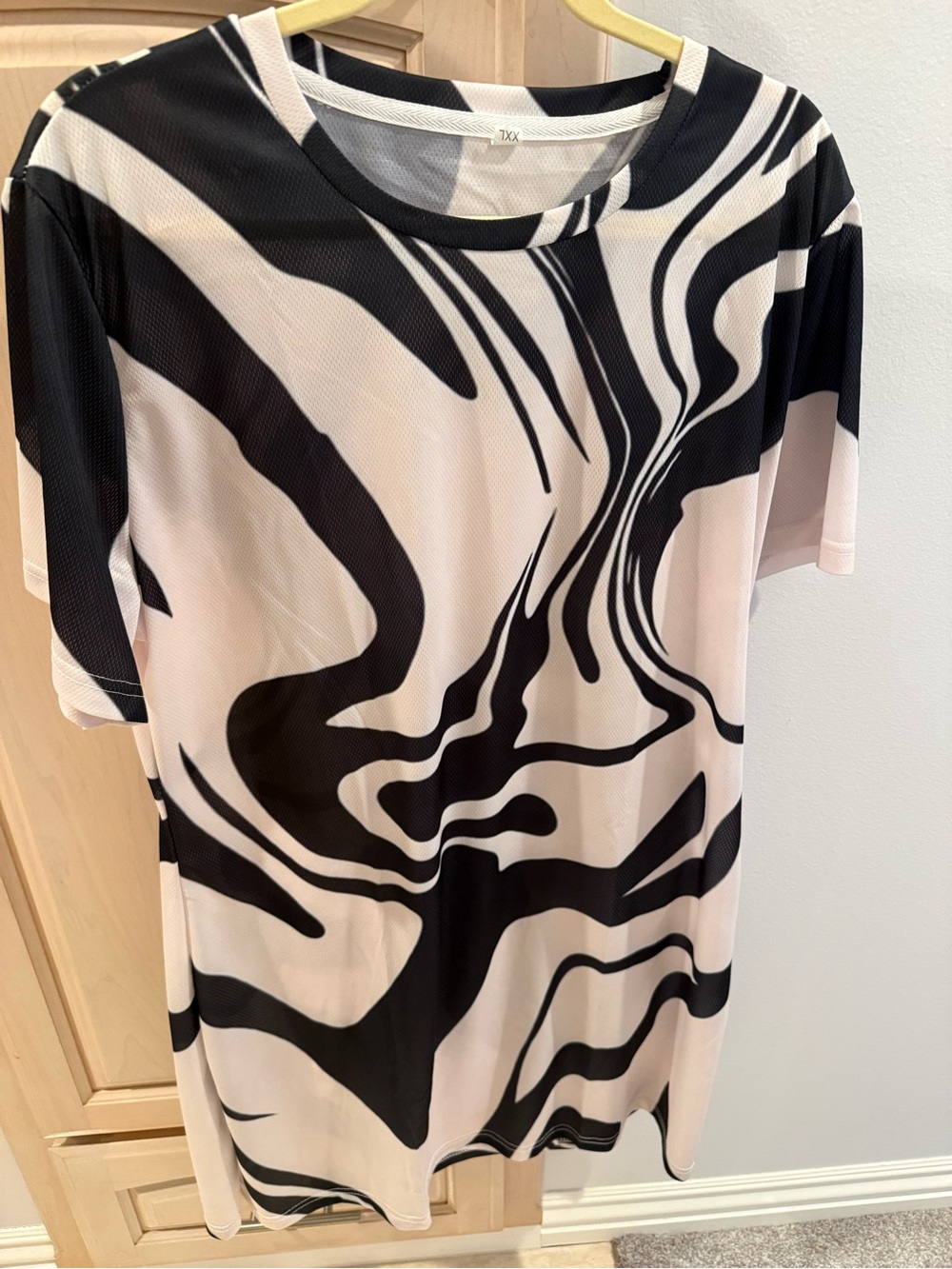 Black & Cream Abstract Print Women’s Top